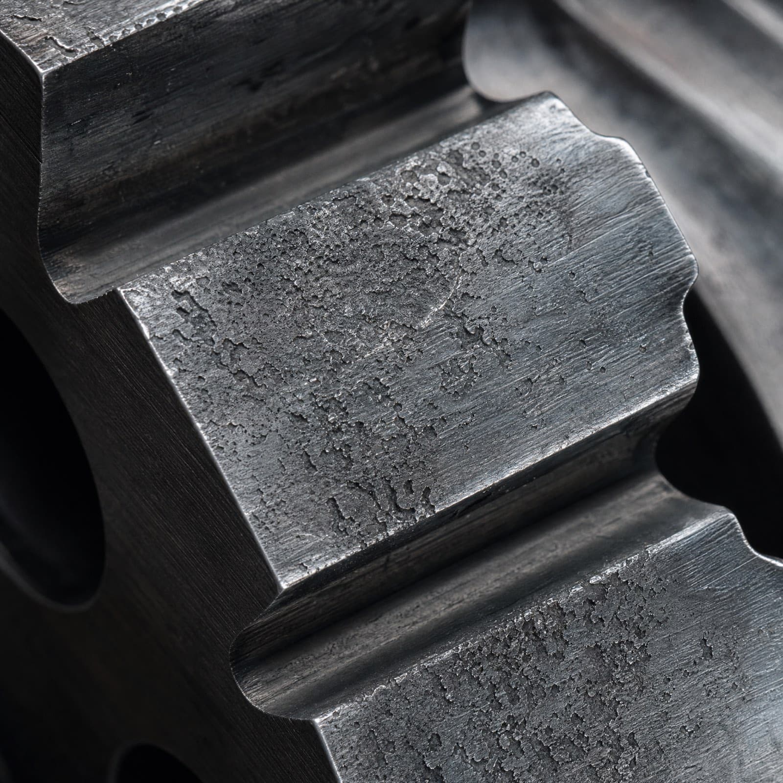 Surface pitting & spalling